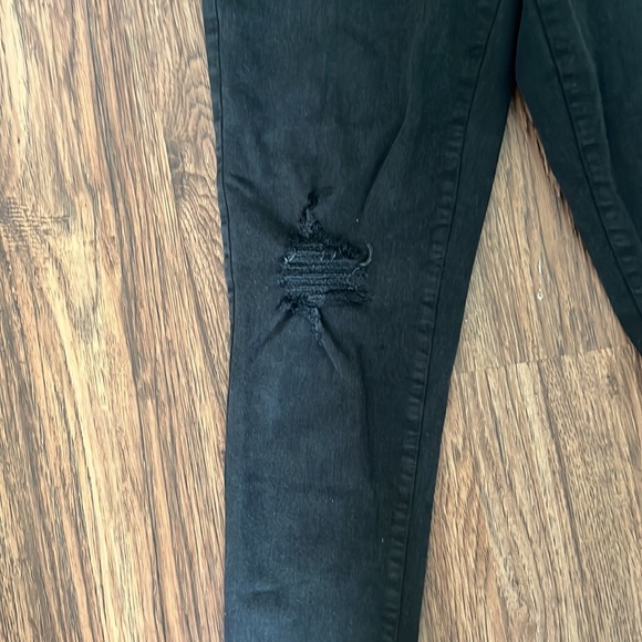 American Eagle Black Distressed Skinny Jeans - Picture 4 of 7